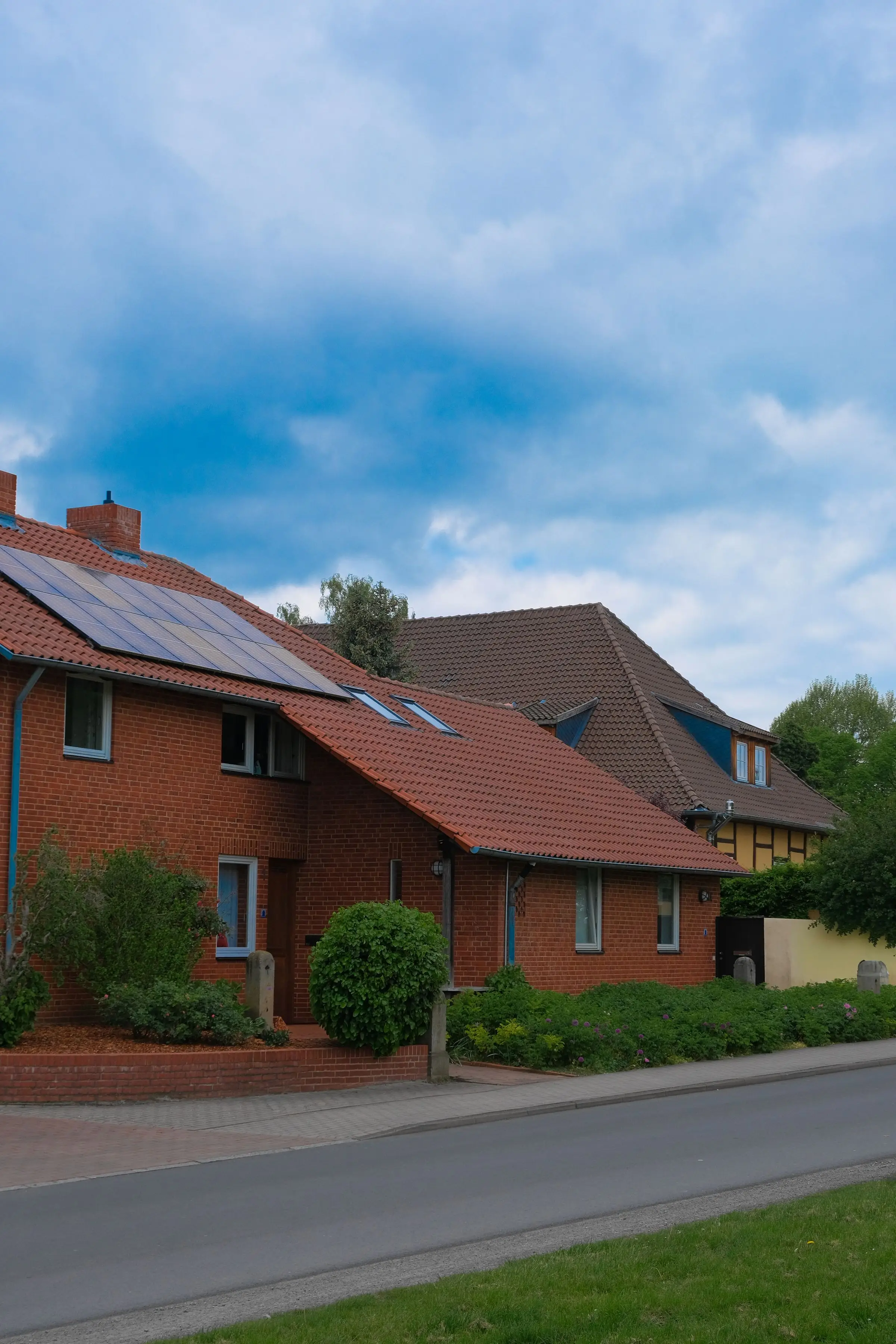 Klinkerhäuser mit PV-Anlage auf dem Ziegeldach